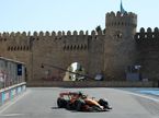 Ландо Норрис на трассе в Баку за рулём MCL40, фото XPB