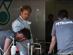 Нико Росберг в боксах Mercedes в Монако
