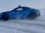Эстебан Окон пилотирует спорткар Alpine на ледовой трассе, фото из социальных сетей