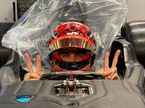 Эстебан Окон в процессе подгонки сиденья, фото пресс-службы Haas F1