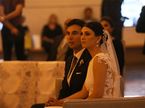 Серхио Перес и Карола Мартинес во время церемонии венчания