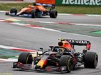 Серхио Перес за рулём RB16B на трассе в Барселоне