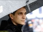 Виталий Петров под зонтом