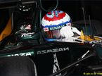 Виталий Петров за рулем Caterham CT01 на тестах в Барселоне