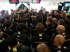 Собрание в боксах Caterham на Гран При Китая