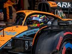 Оскар Пиастри за рулём McLaren MCL35M на тестах в Барселоне, фото пресс-службы команды