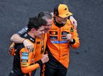 Гонщики McLaren и Зак Браун празднуют победный дубль в Шанхае, фото XPB