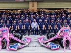 Групповая фотография Racing Point в конце сезона