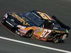 Кими Райкконен на трассе гонки NASCAR за рулём Toyota под номером 87