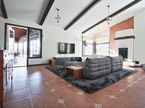 Гостиная в вилле Кими Райкконена с выходом на террасу, фото etuovi.com