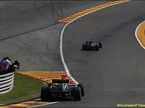 Кими Райкконен проходит поворот Eau Rouge на трассе в Спа