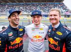 Гонщики Red Bull в Зандфорте - судя по всему, им действительно весело