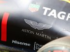 Логотип Aston Martin на машине Red Bull Racing