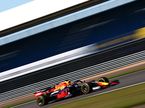 Александер Элбон за рулём RB16 во время съёмочного дня в Сильверстоуне