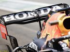 Логотип Honda на заднем антикрыле Red Bull Racing