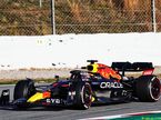 Макс Ферстаппен за рулём RB18