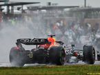 Макс Ферстаппен за рулём Red Bull RB18 во время тренировок в Японии