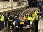 Машина Red Bull Racing в мадридском метро, фото из социальных сетей