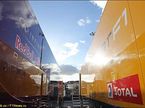 Моторхоумы Red Bull Racng и Renault Sport
