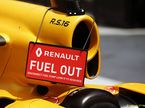 Машина Renault в боксах команды в Баку