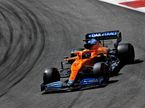 Даниэль Риккардо за рулём McLaren на трассе в Портимао