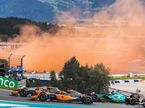 Машины McLaren на трассе в Шпильберге в самом начале Гран При Австрии, фото XPB