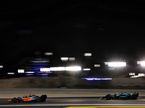 Машина McLaren в Бахрейне не отличалась скоростью, но Aston Martin от неё оставала, фото XPB