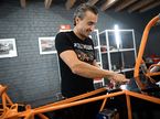 Роман Русинова собирает Shortcut для участия в гонке REC