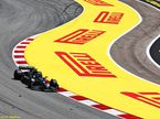 Джордж Расселл за рулём Mercedes W14 на трассе в Барселоне