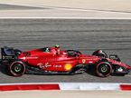 Ferrari F1-75 Карлоса Сайнса на трассе в Бахрейне, фото XPB