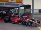 Карлос Сайнс за рулём F1-75 на заводском трассе во Фьрано