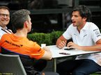 Андреас Зайдль, руководитель команды McLaren, Андреа Стелла, главный гоночный инженер, и Карлос Сайнс