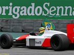 Бруно Сенна за рулём исторической McLaren MP4/4 на трассе в Сан-Паулу