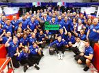 Команда Haas F1 вместе с Кевином Магнуссеном отмечает победу в квалификации, фото пресс-службы Haas