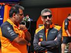 Андреа Стелла (справа) и Рэнди Сингх, главный стратег McLaren,  фото XPB
