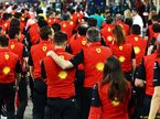 Сотрудники Ferrari в Абу-Даби, 2022 год