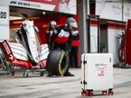Чемодан фирмы Floyd у боксов Alfa Romeo