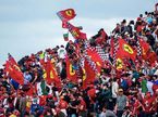 Болельщики Скудерии на трибунах в Имоле, фото пресс-службы Ferrari