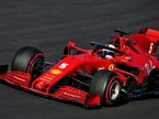 Себастьян Феттель за рулём Ferrari SF1000