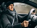 Себастьян Феттель за рулём кроссовера DBX, фото Aston Martin
