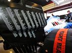 На торцевых пластинах заднего крыла машины Williams появился список всех, кто имело отношение к её созданию