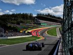 Алекс Элбон за рулём FW46 на трассе в Спа, фото XPB