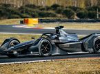 Эдоардо Мортара за рулём Mercedes-Benz EQ Silver Arrow 01