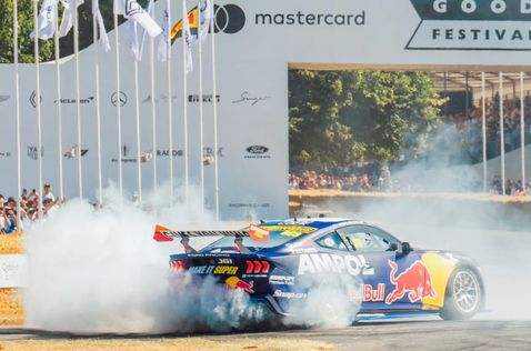 Ford Mustang серии Supercars на фестивае в Гудвуде