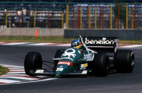 Герхард Бергер за рулём Benetton B186 на трассе Гран При Мексики, 1986 год, фото XPB