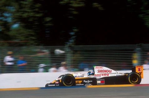 Мика Сало за рулём Lotus 109 в 1994 году