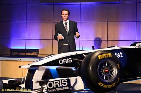 Сэм Майкл на презентации FW33